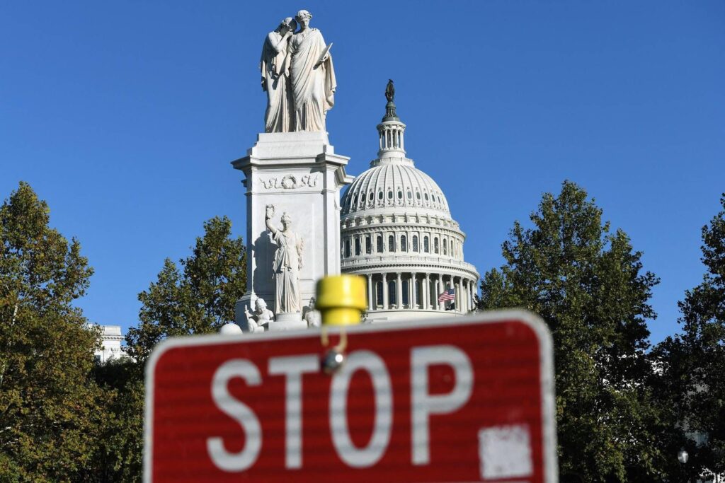 Bons alimentaires, licenciements, vote sur les fonds Obamacare : l'accord pour la fin du shutdown américain