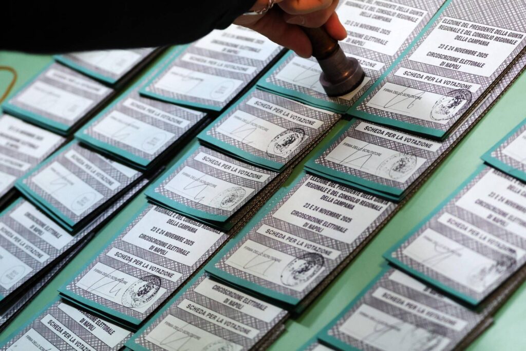 Élections régionales : ouverture des bureaux de vote en Campanie, dans les Pouilles et en Vénétie. À 12 heures, la participation diminuait