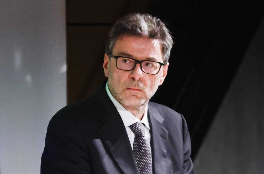Manœuvre, Giorgetti : « La classe moyenne massacrée par l'Irpef coupée, mais nous avons raison »