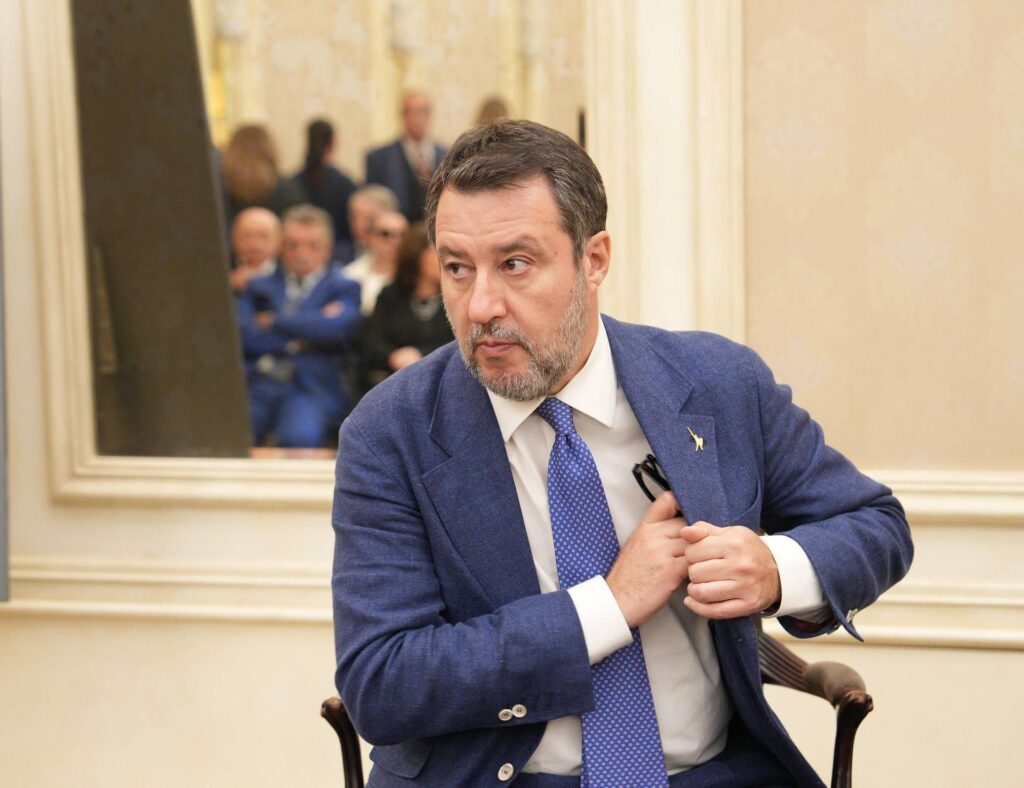Manœuvre, Salvini. "C'est bien mais ça peut être amélioré. Des amendements de la Ligue pour élargir le public de la démolition"
