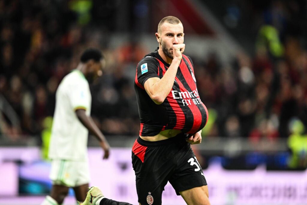 Milan-Rome 1-0, Pavlovic place les Rossoneri à -1 du leader Naples. Maignan sauve le penalty de Dybala - Revivez le match
