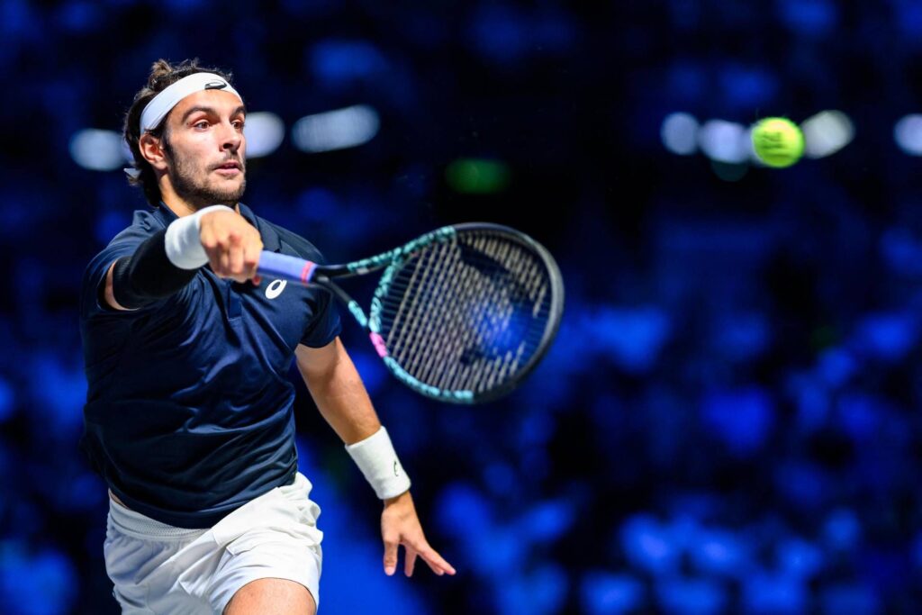 Musetti, victoire et effort à Athènes : Wawrinka battu lors d'une remontée