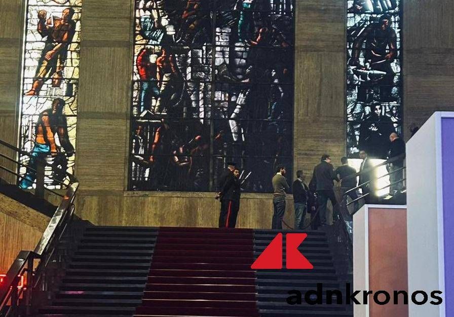 Rome, un conseiller sarde tombe des escaliers du ministère des Affaires : une partie de la vitre de Sironi se brise