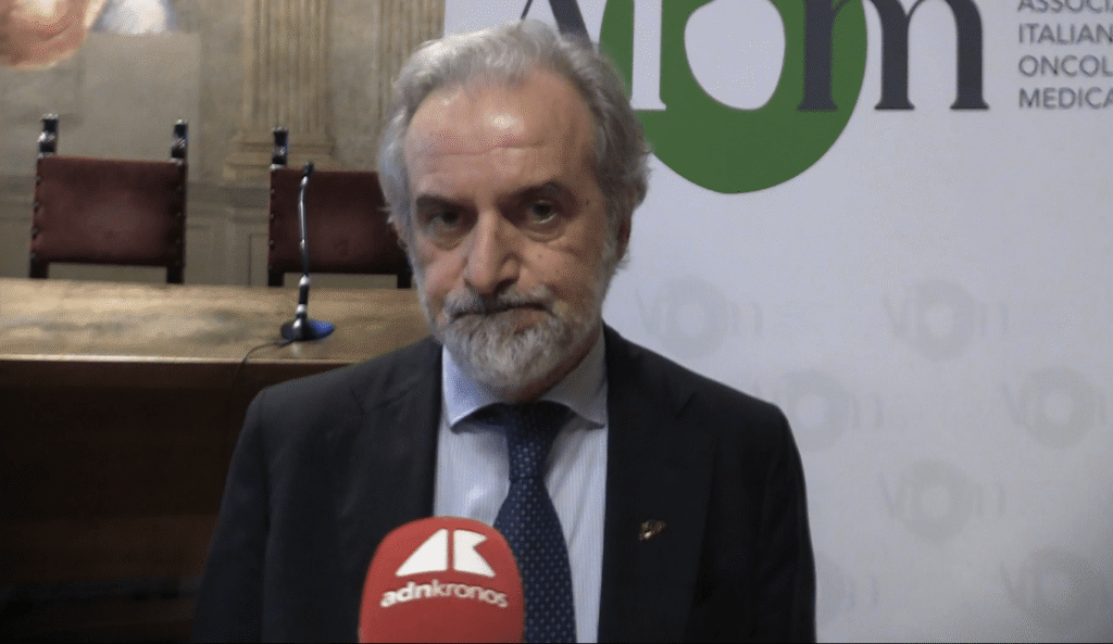 Tumeurs, Aiom : "Les patients n'abandonnent pas le traitement mais paient souvent de leur poche"