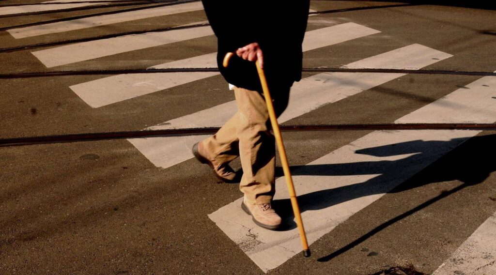 20% des plus de 65 ans tombent au moins une fois par an, une chaussure intelligente peut l'éviter