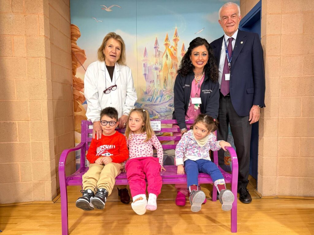 A l'Irccs San Raffaele de Rome un banc violet pour l'épilepsie