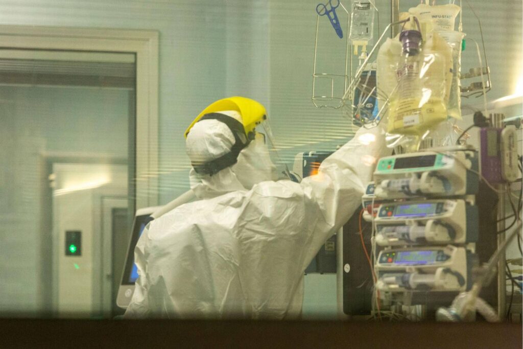 Covid, patient 1 il y a 6 ans. Andreoni : "Voici ce que nous n'avons pas appris"