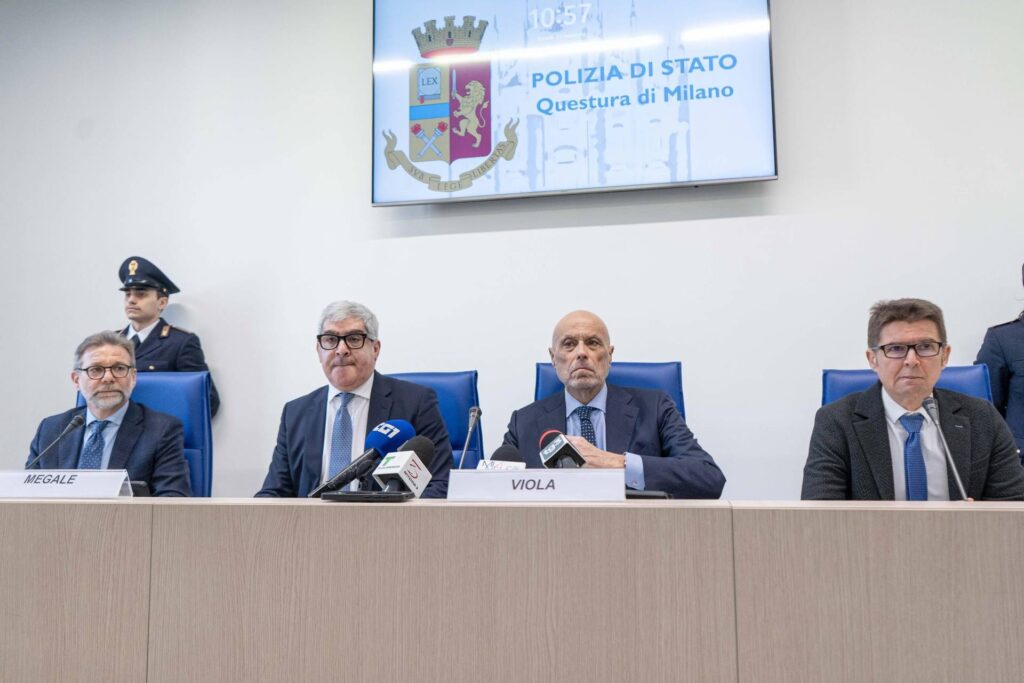 Pousseur tué à Rogoredo, le policier qui a tiré sur Mansouri arrêté. Chef de la police : "Un criminel"