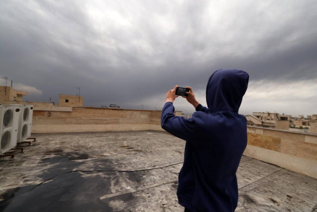 Alerte en Iran : "Risque de pluies acides après des raids sur des raffineries, restez chez vous"