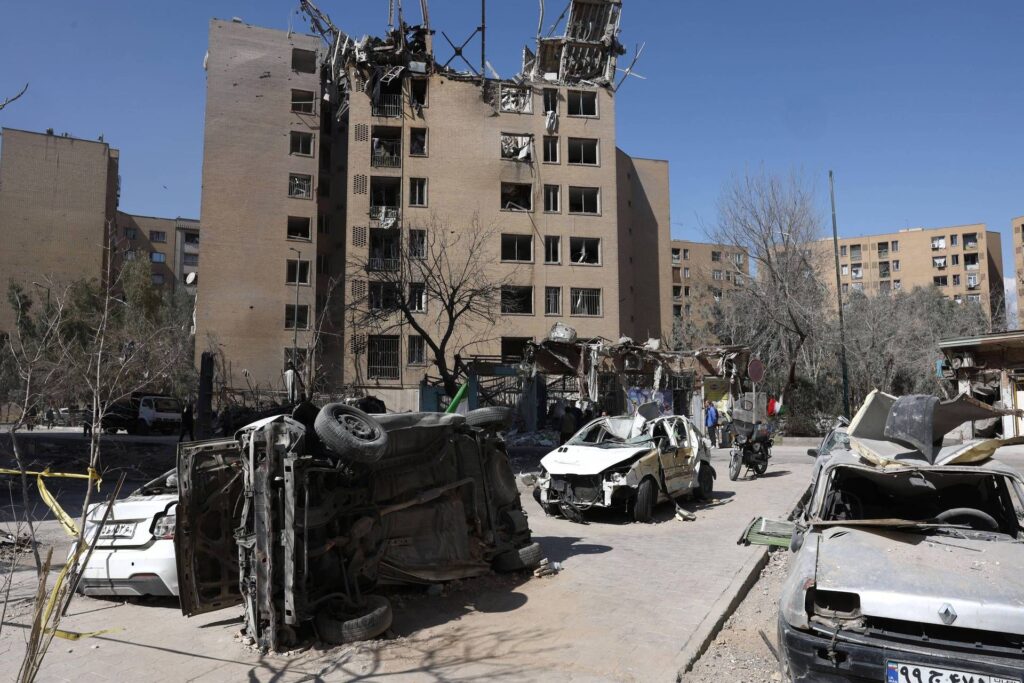 Iran, Téhéran attaqués. Raid sur l'Arabie Saoudite. Trump : « Le nouveau guide suprême ne dure pas sans mon approbation » - Live