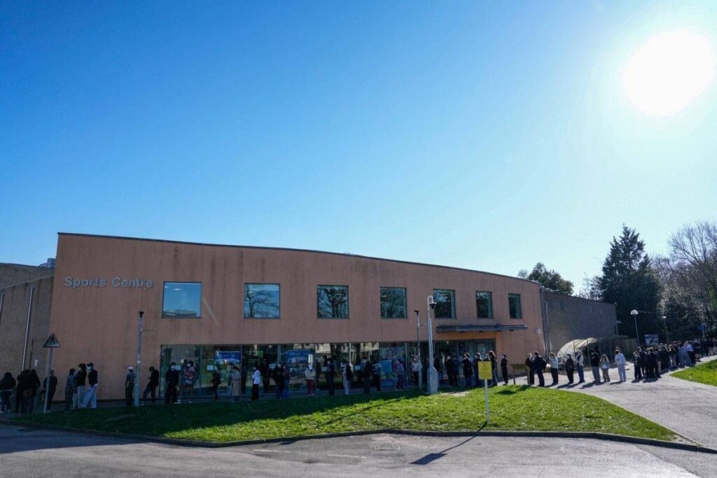 Meningitis UK, hypothèses d'experts : « La souche MenB pourrait avoir évolué pour devenir plus transmissible »