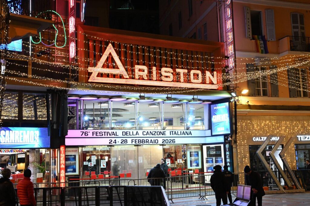 Sanremo, le maître mot est d'être là. Le psychologue : « Fomo risque de se cacher »