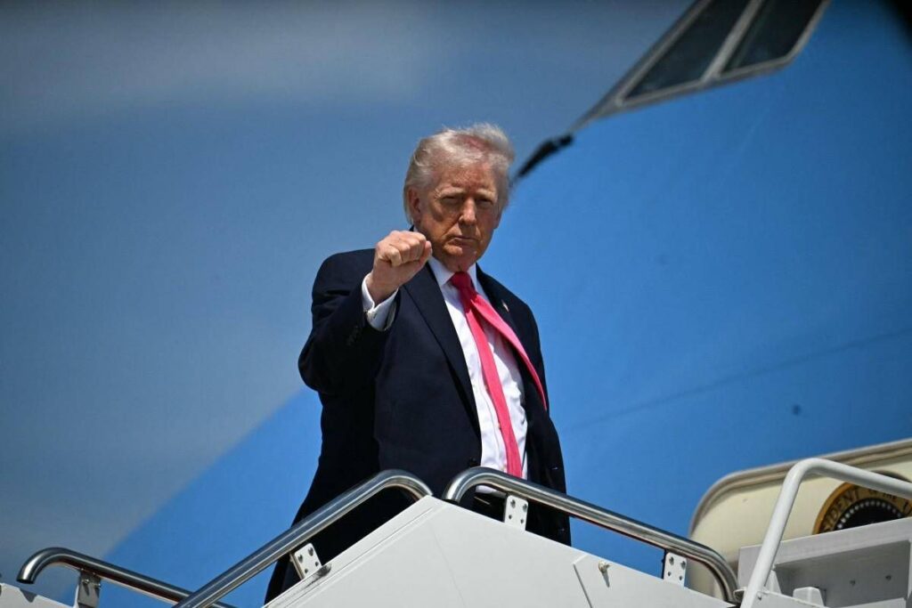 Iran-USA, négociations en jeu. Trump : « Acceptez ou détruisez tout. » Un navire de Téhéran heurté et bloqué