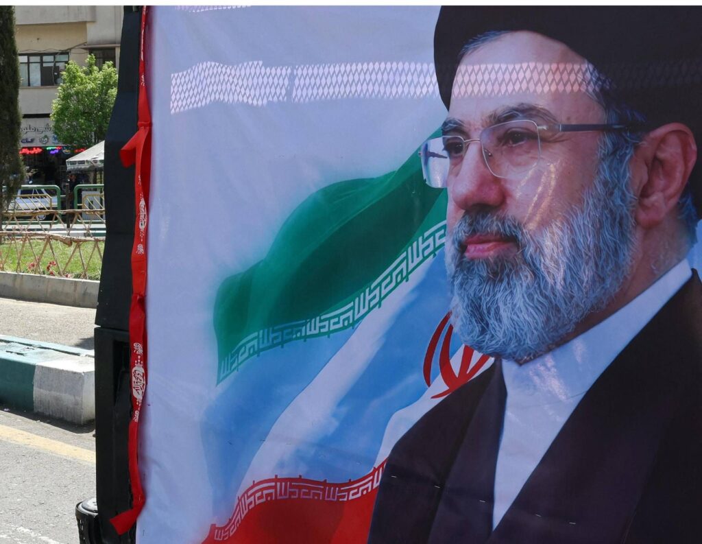 "Mojtaba Khamenei hospitalisé dans un état grave, il n'est pas conscient." Israël aux Iraniens : « Ne prenez pas les trains » - Live