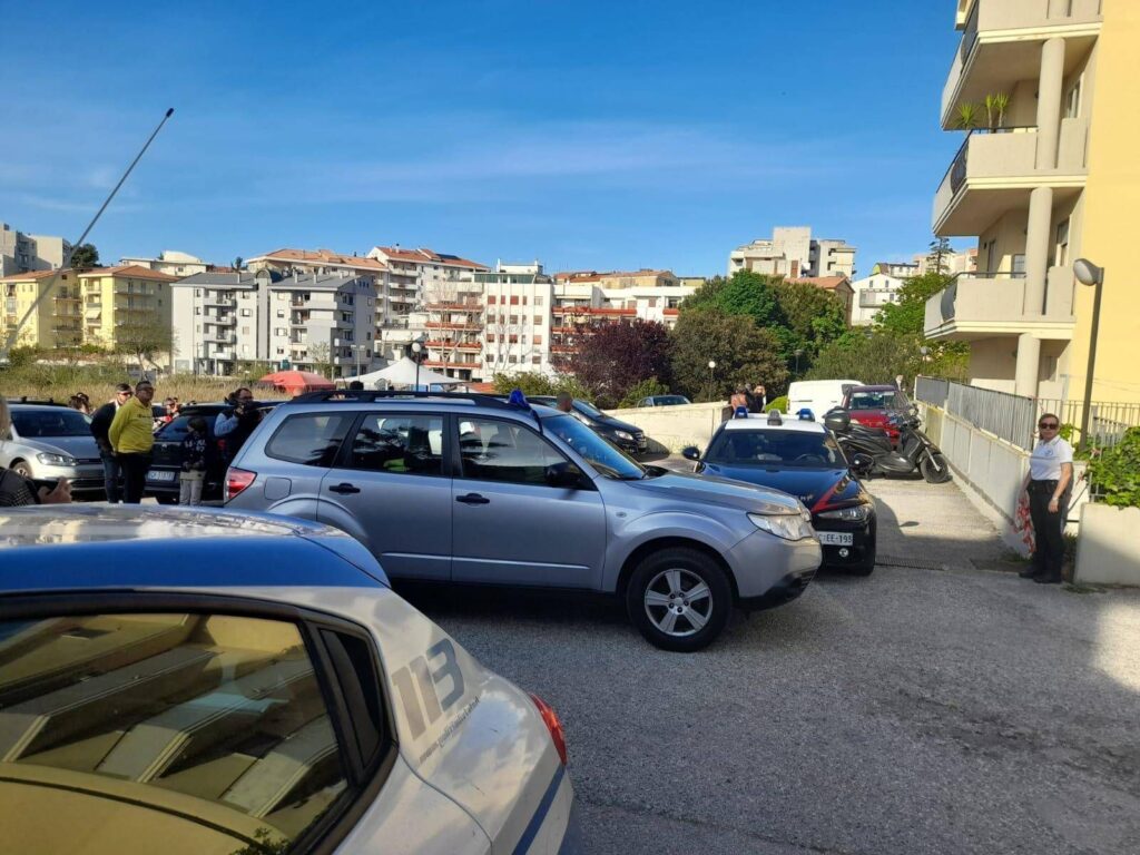 Vasto, 21 ans retrouvé mort dans le garage : il aurait été poignardé, une enquête est en cours pour meurtre