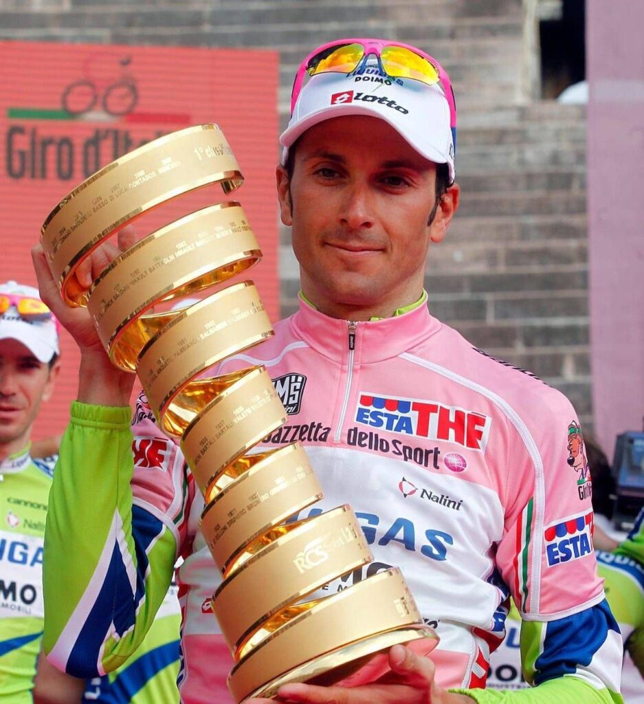 Fumer, Ivan Basso : "En tant qu'athlète et ancien patient atteint d'un cancer, je dis oui aux cigarettes plus chères"