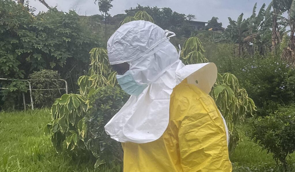Ebola, le constat et l'alarme : "Les cas réels pourraient être doubles"