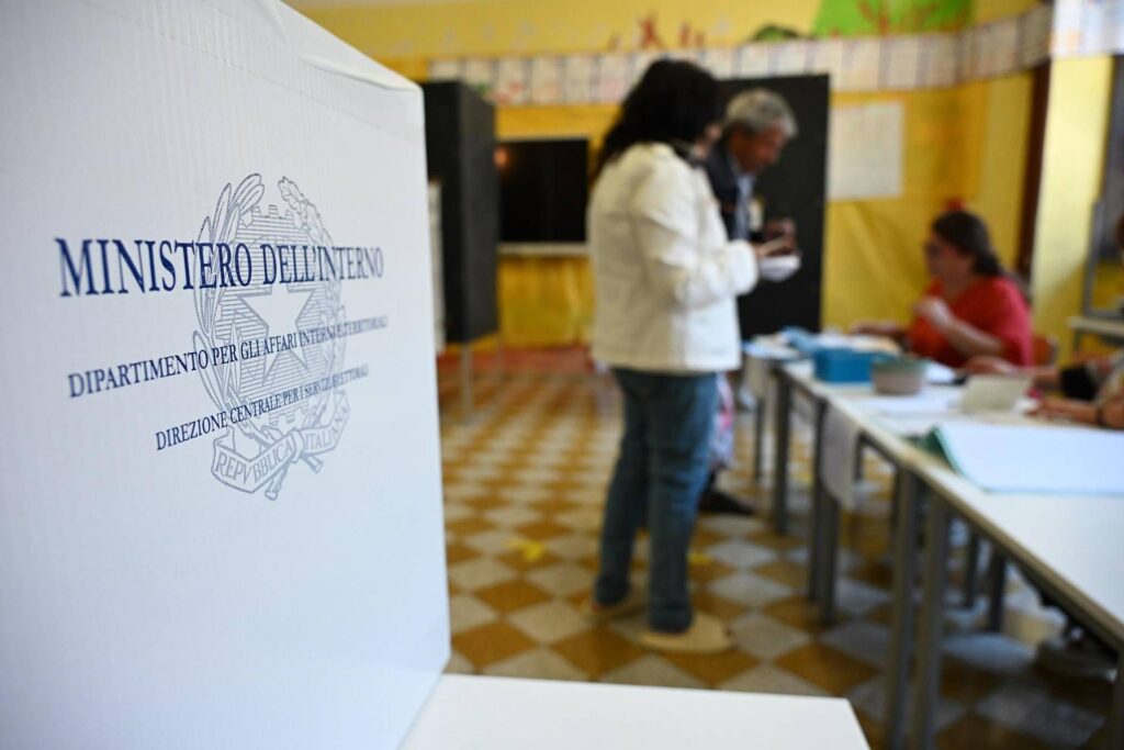 Élections administratives 2026, victoire du centre droit à Reggio de Calabre et Venise. De Luca triomphe à Salerne : les résultats