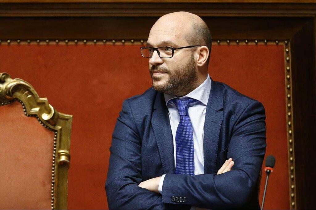 Journée mondiale de la sclérose en plaques, Fontana : « Derrière la maladie, des familles qui méritent leur dignité »