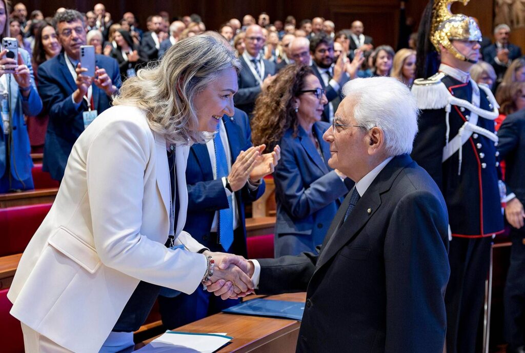 Mattarella : "Les infirmières sont une armée du bien. Le travail des infirmières est une solide référence pour les droits inscrits dans la Constitution"