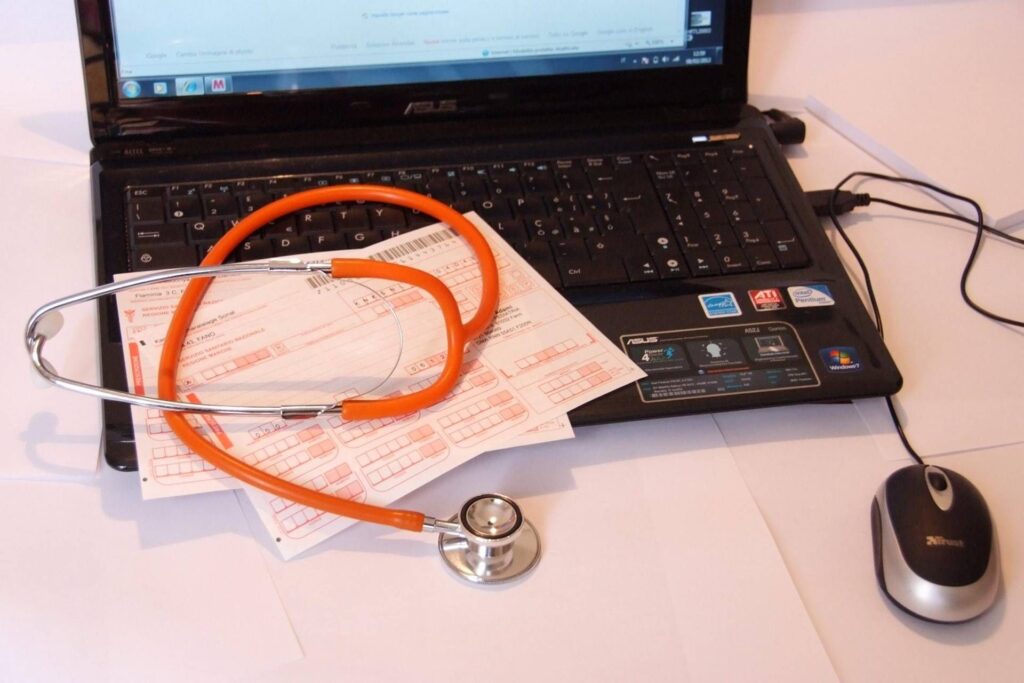Réforme de la médecine de proximité, Ministère de la Santé et des Régions disponible pour dialoguer avec les syndicats mais avancer avec décret