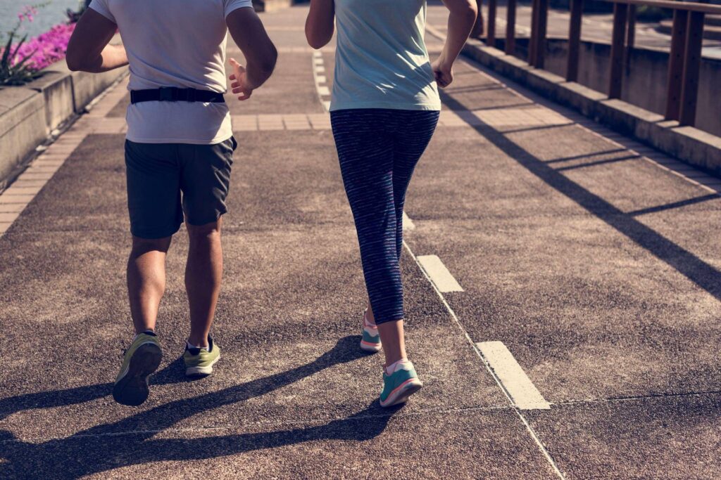 Chaleur et risques pour l'activité physique, l'expert : "Il n'y a pas de corps immunitaire, attention aux symptômes neurologiques"
