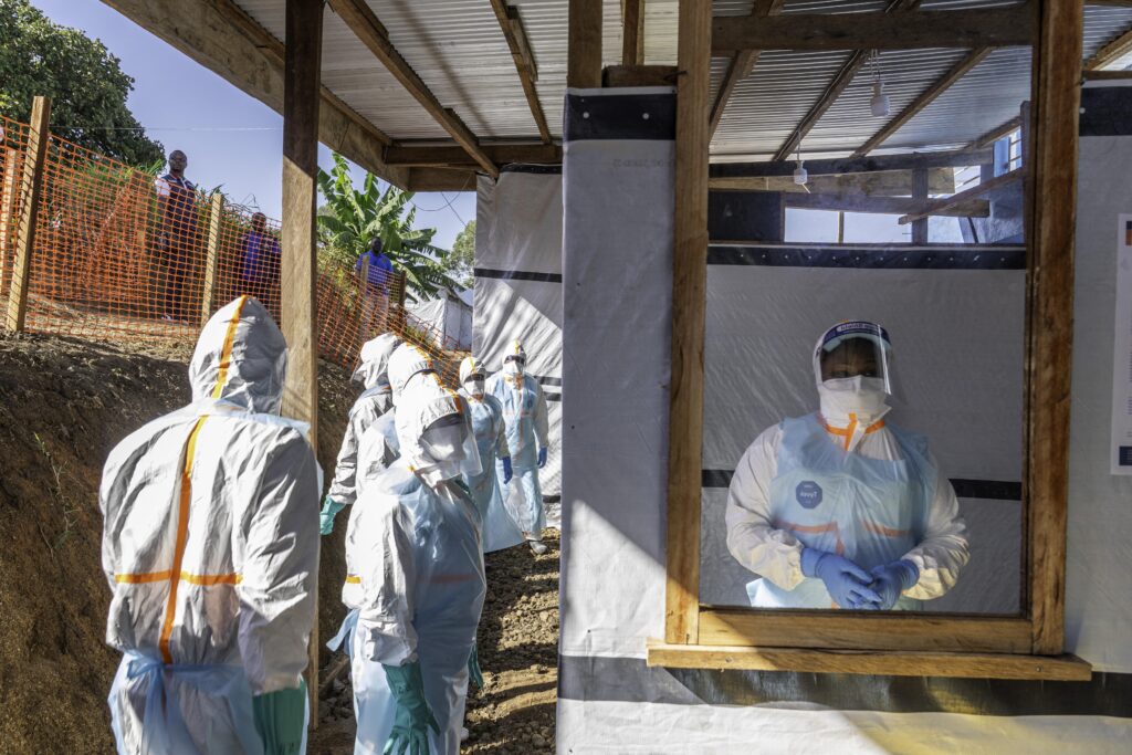 Ebola, seuil des mille cas dépassé au Congo : 254 décès et 100 guéris