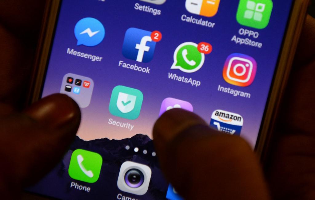 Interdiction des réseaux sociaux pour les moins de 16 ans au Royaume-Uni, l'expert : "Licence numérique nécessaire"