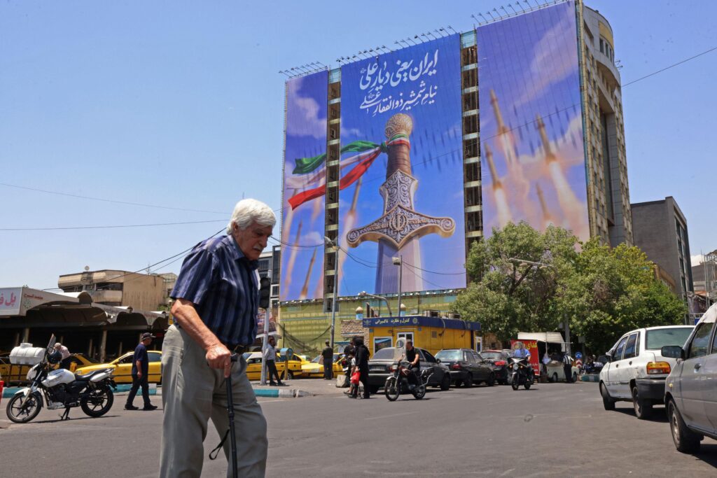 Iran-USA, Pakistan : « Accord sur le texte final, la paix jamais aussi proche ». Emirates débloque des milliards de dollars pour Téhéran - En direct