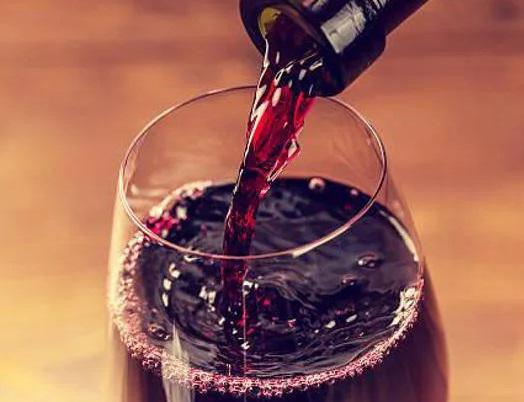 Ivre sans boire de vin ni de bière ? La faute à un syndrome rare, ce que dit le médecin