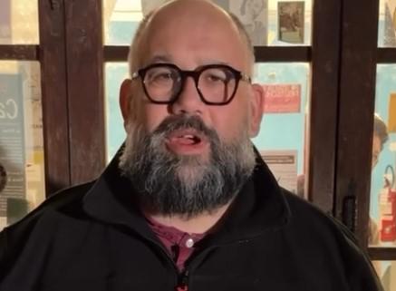 "Obèse et épaules trop larges pour l'IRM": l'odyssée de l'acteur Francesco Chiantese