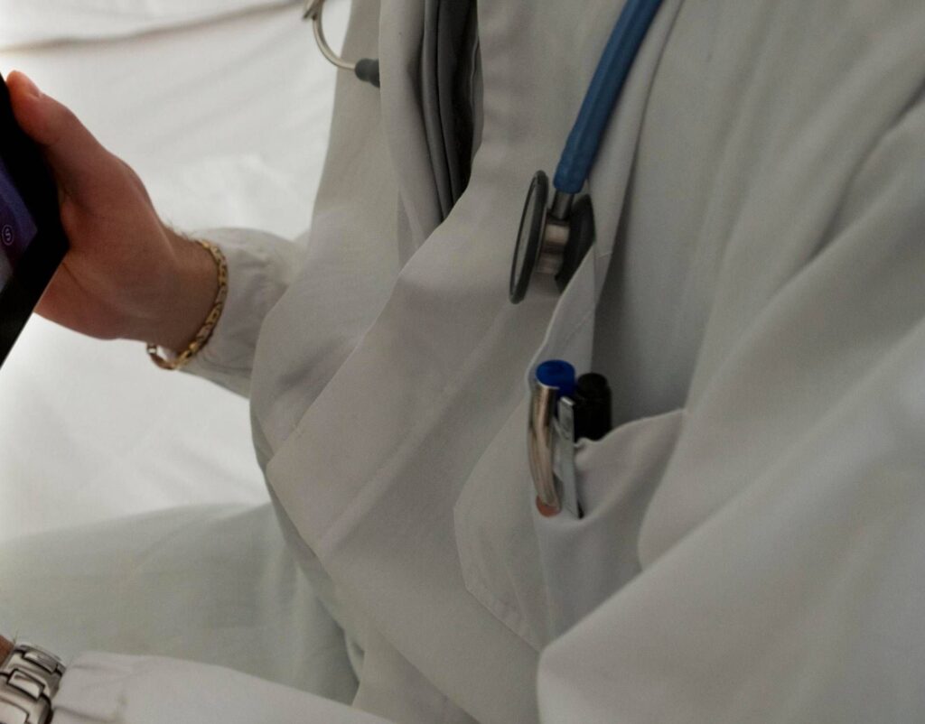 Réforme de la médecine locale, impasse entre syndicats, ministère de la Santé et Régions