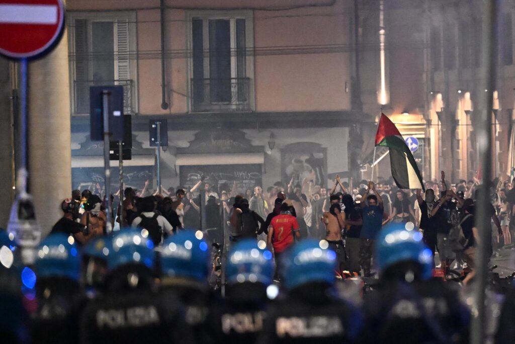 Affaire Fakir, Meloni : "L'idée irresponsable de Lepore d'appeler la place". Le syndicat de la police Sap dénonce le maire de Bologne
