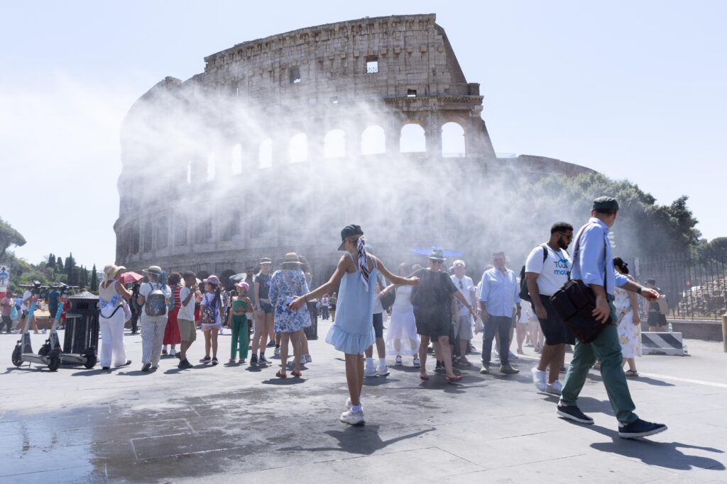 Chaleur record en Italie, aujourd'hui 16 villes drapeau rouge: samedi elles montent à 19, puis vient le changement météo