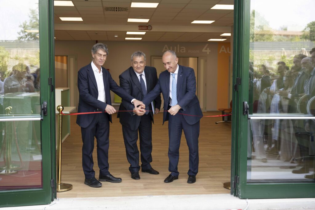Inauguration de nouvelles salles de classe de haute technologie pour la médecine à l'Université de Rome Tor Vergata