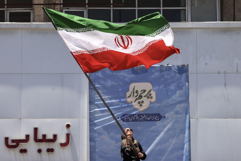 Iran, insiste Trump : « Il a demandé une réunion demain à Doha ». Téhéran le nie