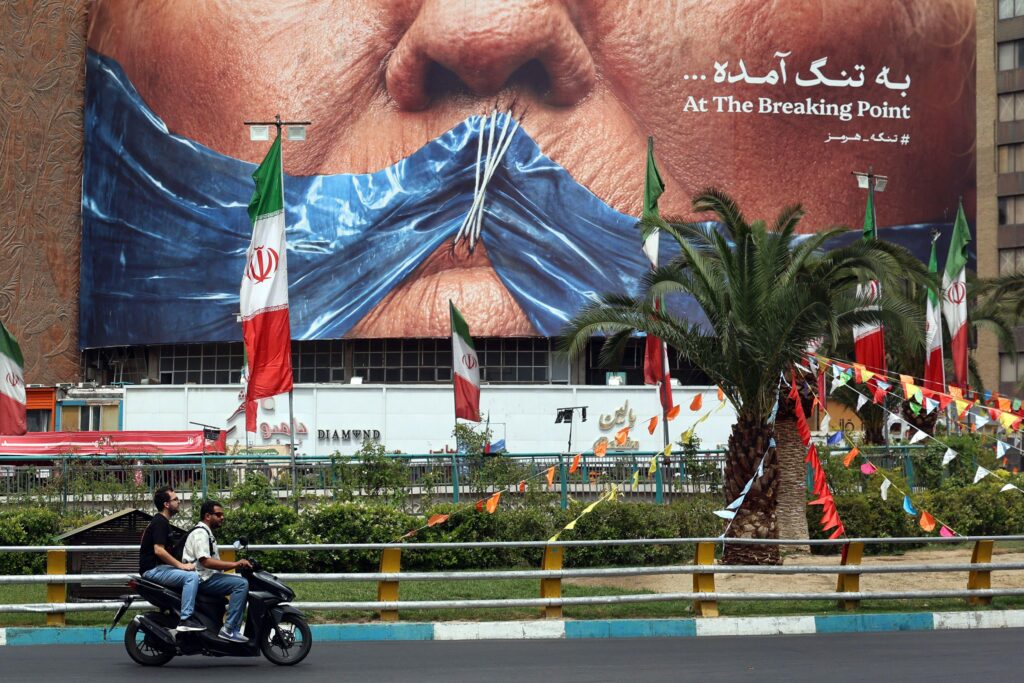 Iran, les négociations reprennent au Qatar. Araghchi : « Trump devrait garder ses petits chiens sous contrôle en Israël »