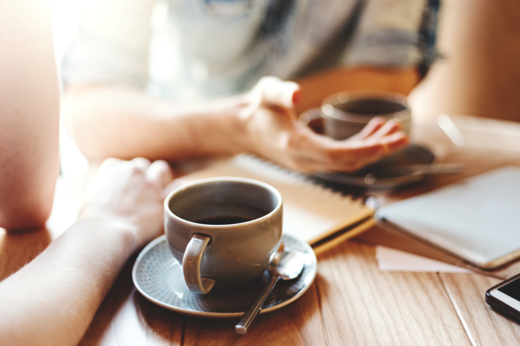 Santé, cardiologues américains : « Avec un maximum de 5 tasses de café caféiné par jour, sécurité et bénéfices possibles »