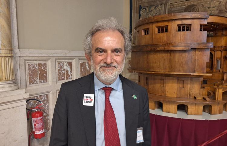 Smoke, Perrone (Fondation Aiom) : "52 mille signatures pour augmenter le prix des cigarettes, maintenant c'est à la politique"