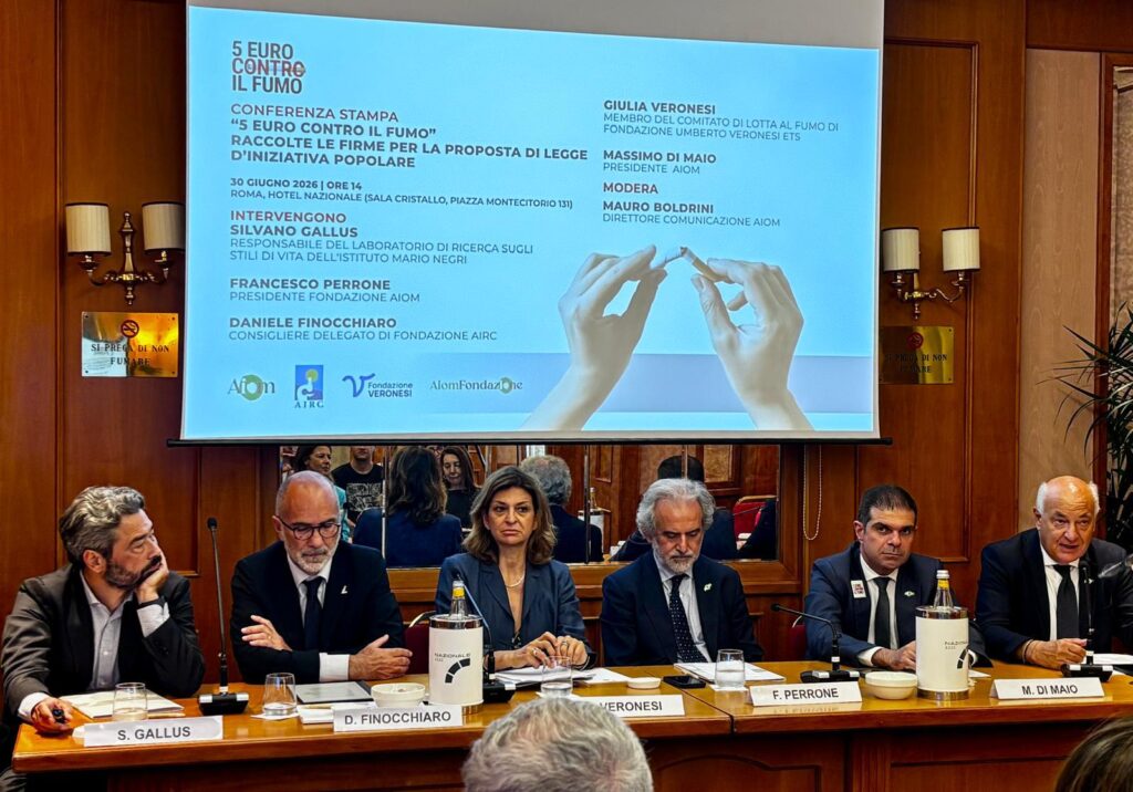Tabagisme, oncologues : "52 mille signatures pour augmenter le prix des cigarettes de 5 euros, le Sénat discute de la loi"