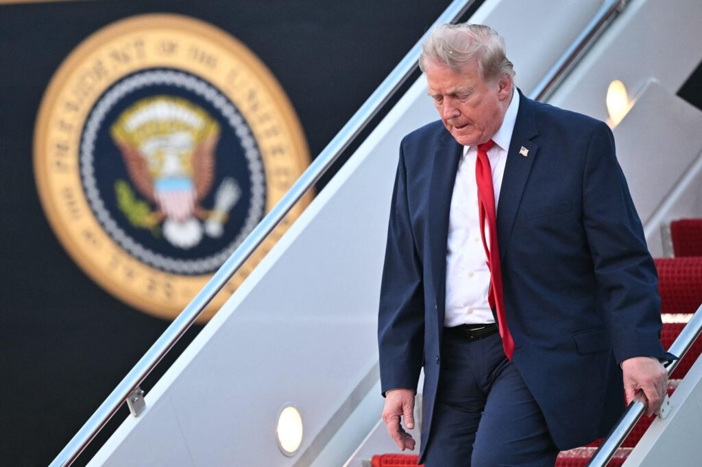 Trump : « L’Iran paiera plusieurs fois pour chaque soldat tué. » Nouvelles attaques américaines contre Ormuz