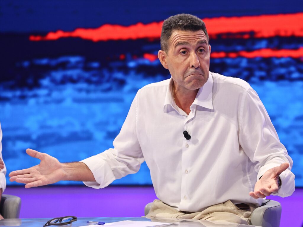 Vannacci se débarrasse du "bourreau" d'Ascoli : "Toujours contre la violence sauf pour la défense, cela ne semble pas être le cas...". La réponse : "Quelle déception"