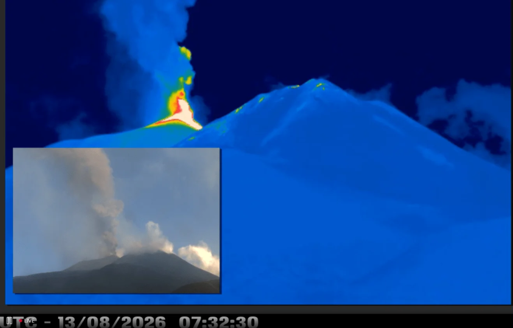 A Catane, l'Etna continue d'entrer en éruption, les vols seront arrêtés jusqu'à 2h du matin le 15 août. "La plus grave situation d'urgence des 20 dernières années"