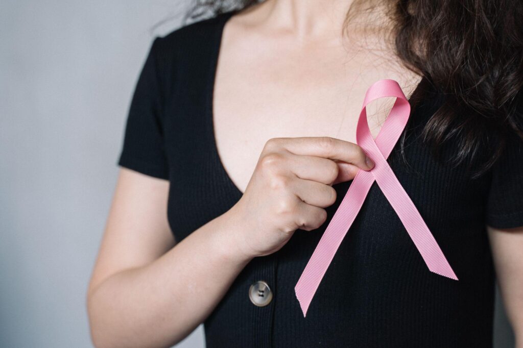 Cancer du sein comme maladie professionnelle : une hôtesse de l'air gagne un procès historique en France