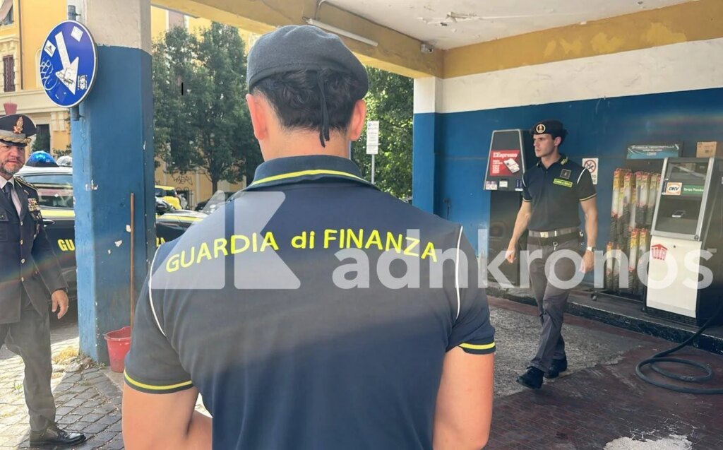 Carburant dilué, opération maxi sur les distributeurs à Rome. Urso : "Blitz après les plaintes"