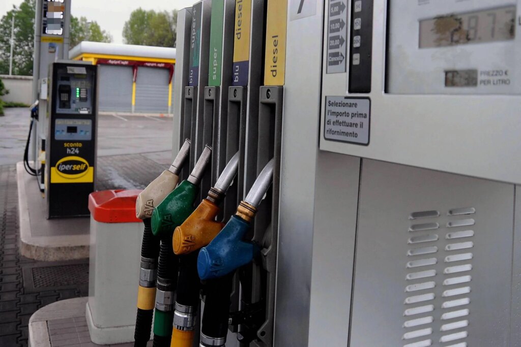 Carburants, réduction des droits d'accises prolongée jusqu'au 5 septembre. Une mesure d'un montant d'environ 130 millions d'euros