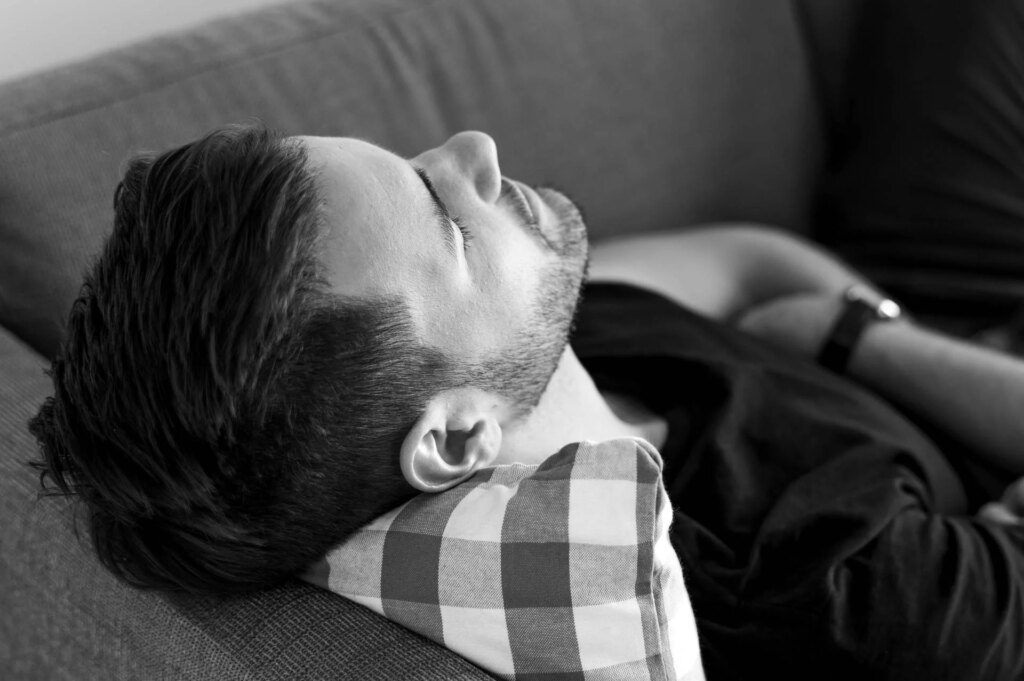 Chaleur record, le psychologue : "Stress physique et mental dû à une étouffement persistante, 4 conseils contre l'irritabilité"