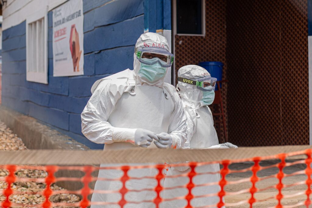 Ebola, Ministère de la Santé : « Test négatif pour un cas suspect dans le Trentin »