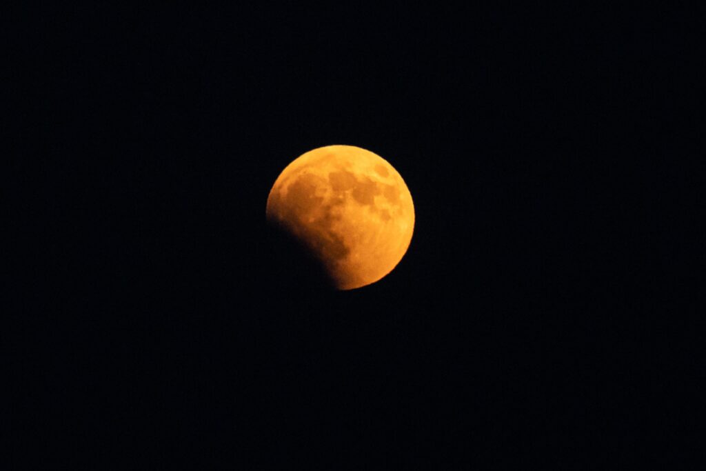 Éclipse lunaire du 28 août, sans risque pour les yeux : voici quand et où la voir