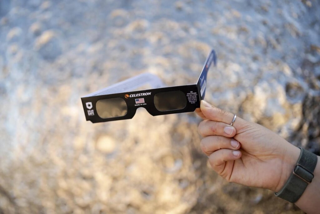 Éclipses, faites attention à vos yeux : « Regarder le soleil sans protection peut endommager à jamais vos rétines »